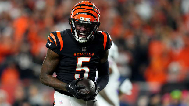 Tee Higgins reacts after completing a catch in a game.
